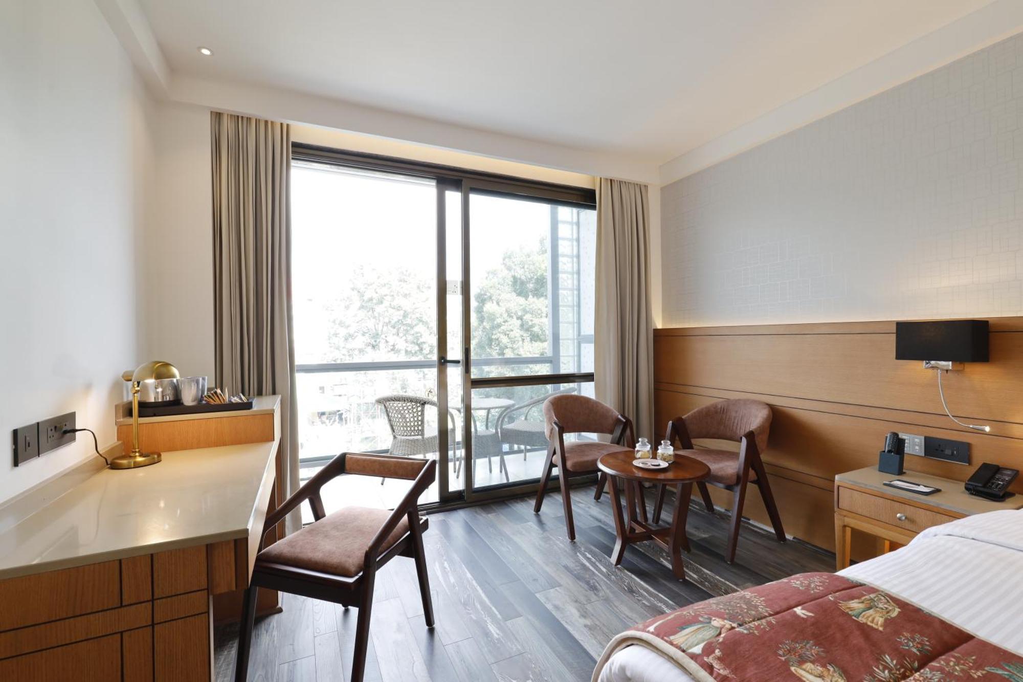 Infinitea Centric Dharamshala Hotel Екстериор снимка